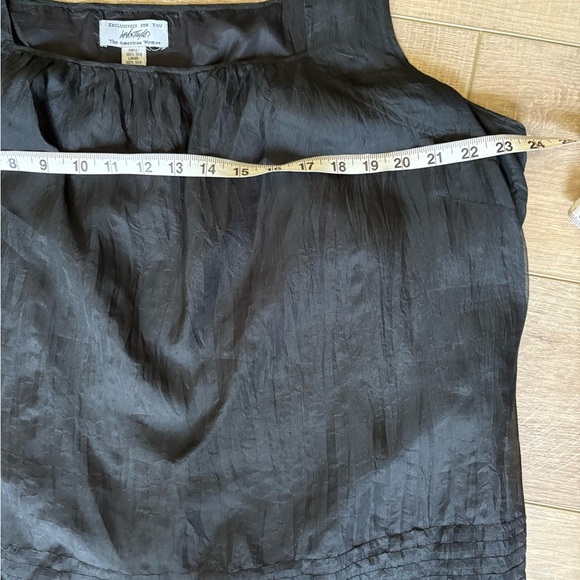 Black Silk Sleeveless Tank Top - Picture 4 of 6